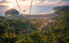 Choáng ngợp với hành trình zipline xuyên rừng độ dài kỷ lục tại VinWonders Hải Vân Bay