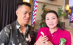 NSƯT Ngọc Huyền được tặng 1 cọc tiền