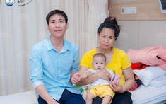 Vượt gần 300km từ Sơn La xuống Hà Nội, ba mẹ đi tìm nụ cười trọn vẹn cho con