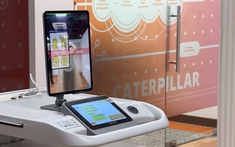 Từ rửa tay đến đồ bảo hộ: Khi iPad trở thành “huấn luyện viên AI” tại bệnh viện Singapore