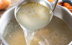 Người đàn ông 35 tuổi không rượu hay thuốc vẫn suy thận giai đoạn 3, bác sĩ: 4 món ăn sáng "bơm" chất phá thận vào cơ thể