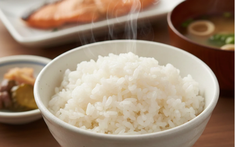3 thói quen ăn cơm cần bỏ ngay