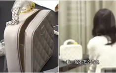Mua chiếc túi hàng hiệu cũ trên mạng, người phụ nữ phát hiện đó chính là món đồ mình từng làm mất