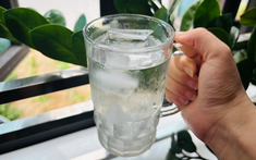 3 thói quen uống nước lạnh cần bỏ ngay