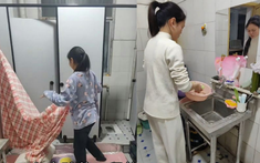 Nhân viên bán hàng SN 2006 thuê nhà vệ sinh 190.000 để tiết kiệm, giờ thế nào?