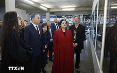 Tổng Bí thư, Chủ tịch nước Tô Lâm và Toàn quyền New Zealand thăm Triển lãm ảnh của nghệ sĩ Fiona Pardington