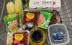 Vì sao siêu thị thường đặt đồ ăn vặt ngay gần quầy thanh toán?