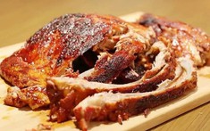 Nên nấu món gì cho bữa tiệc ngày cuối tuần? Tất nhiên là sườn nướng rồi!