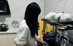 Em gái lên ĐH ở nhờ nhà anh họ, được giao lịch đưa đón 2 đứa cháu đi học mỗi ngày: "Coi như phụ tiền cơm"