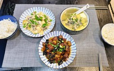 Bữa tối chỉ có 3 món nấu đơn giản mà lại ngon, con trai tôi reo lên: "Ngon tuyệt, con sẽ béo lên mất!"