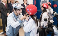 Honda Việt Nam hợp tác với KidZania Hà Nội ra mắt sân chơi trải nghiệm “Trung tâm Công nghệ Xe máy điện Honda” dành cho trẻ em