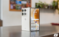 Cận cảnh Motorola Razr Fold: Kẻ đến sau nhưng không hề tỏ ra dè dặt