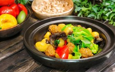 Món ăn có cả rau và thịt tươi ngon, thơm phức: Nấu dễ, ăn kèm với cơm trong ngày mưa thì ngon tuyệt đỉnh