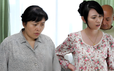 Con dâu lần nào về thăm quê cũng lễ phép, nhưng vừa quay lưng đã quát người giúp việc khiến bố chồng tức nghẹn mà không dám nói