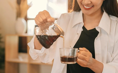 Uống trà mỗi ngày có thể gây hại cho thận? Bác sĩ cảnh báo: Cách uống trà này là nguy hiểm nhất