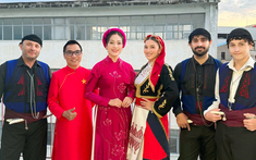 Huyền Trang và câu hỏi: Làm thế nào để âm nhạc dân gian không đứng ngoài thời đại?