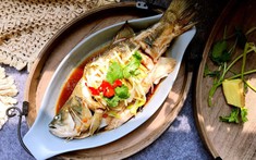 Cá hấp - hóa ra lâu nay chúng ta vẫn chưa hấp đúng cách nên khiến thịt cá dai, nhạt nhẽo và tanh nồng