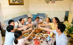 Tôi chia mảnh đất thành 3 phần, định nhường hết cho các con rồi đi thuê nhà, nhưng lời con trưởng khiến tôi bất ngờ và rưng rưng nước mắt