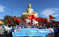 Gần 4000 người trẻ mang màu cờ Tổ quốc lên đỉnh thiêng Yên Tử thực hiện hành trình “Rạng rỡ Việt Nam”
