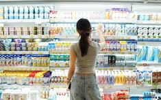 Vì sao nước uống luôn được đặt ở phía cuối cửa hàng tiện lợi?