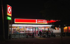 Tại sao cửa hàng tiện lợi thường có ánh sáng rất sáng?