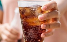 28 tuổi đã suy giảm hormone nam, men gan và acid uric máu tăng vọt: Bác sĩ nói cần giảm ngay 1 loại nước