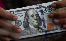 Đồng USD lao dốc bất thường