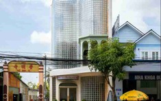 Mặt tiền nhà phố cong độc đáo từ hơn 3.000 viên gạch kính giữa đô thị Trà Vinh