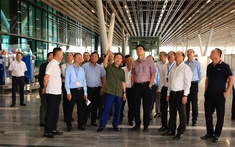 Phó Thủ tướng đi kiểm tra thực tế hoạt động của nhà ga hành khách T3