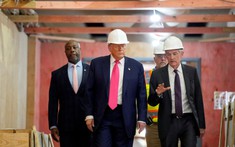 Ông Trump ghé thăm trụ sở Fed và yêu cầu hạ lãi suất ngay