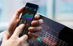 Lãi suất thấp tiếp sức thị trường, VN-Index vượt đỉnh lịch sử: Cơ hội nào cho nhà đầu tư?
