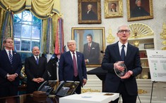 Ông Trump áp thuế 100% với chip ngoại, miễn 0% cho sản xuất tại Mỹ: Apple lập tức rót thêm 100 tỷ USD