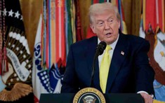 Ông Trump cảnh báo tòa án Mỹ không chặn thuế quan, khẳng định đây là “đòn bẩy” cho chứng khoán