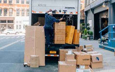 Mỹ chính thức xóa bỏ miễn trừ thuế các gói hàng trị giá dưới 800 USD từ ngày 29/8