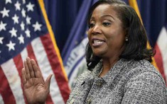 Thẩm phán Mỹ ra phán quyết ngăn Tổng thống Trump sa thải Thống đốc Fed Lisa Cook