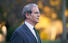 Ông Trump dọa sa thải Bộ trưởng Tài chính nếu Fed không hạ lãi suất