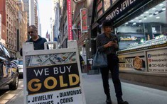 Vàng khiến giới đầu tư “đứng ngồi không yên”: Bán tháo hay mua thêm?