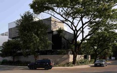 Biệt thự TP.HCM ấn tượng với khối bê tông thô mộc bao bọc không gian sống hiện đại