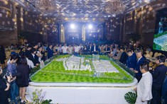 Hàng trăm khách hàng đăng ký tham gia sự kiện giới thiệu mô hình kiến trúc The Royal tại Hà Nội