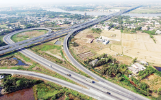 Bất động sản 24h: ĐBSCL tăng tốc loạt siêu hạ tầng; An Giang đề xuất cho xây công trình trên đất lúa