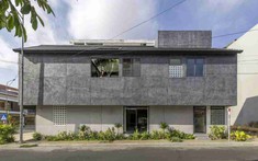 Nhà lô góc Phan Rang: Lớp vỏ đá rửa và phương án hướng nội ứng xử với nắng gió