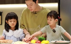 Bona và Boni lưu luyến chia tay gia đình Rhymastic