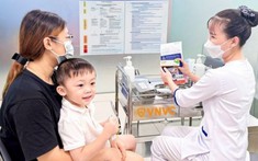 Cận cảnh những mũi vắc xin tay chân miệng đầu tiên tại VNVC