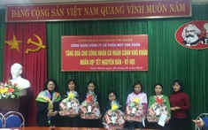 Công đoàn cơ quan Trung ương Đoàn tặng quà Tết cho cán bộ, nhân viên có hoàn cảnh khó khăn