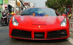 Siêu xe Ferrari 488 GTB của Tuấn Hưng lần đầu tái xuất trên đường phố