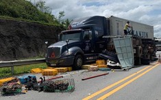 Xe khách vượt ẩu gây tai nạn liên hoàn trên cao tốc Nội Bài - Lào Cai