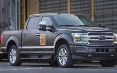 Xem nguyên mẫu xe bán tải điện Ford F-150 trình diễn sức mạnh siêu hạng: Kéo 10 toa tàu nặng 453,5 tấn chạy băng băng