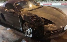 Hà Nội: Porsche 718 Boxster tông vào đuôi xe Toyota Innova, cả 2 xe hư hỏng nặng