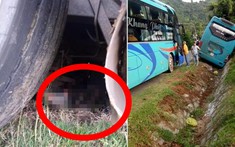 Đắk Lắk: Va chạm với xe khách, người phụ nữ cùng xe máy bị cuốn vào gầm, 1 người nguy kịch
