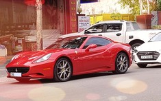 Hết Ferrari 458 Spider giờ đến lượt siêu xe mui trần Ferrari California xuất hiện tại Nghệ An